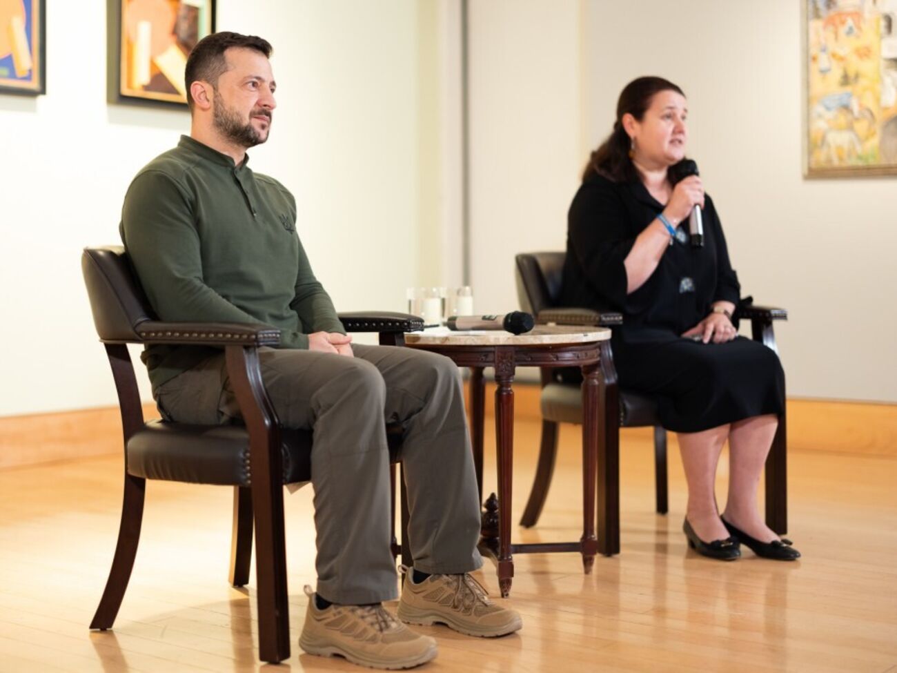 Зеленський зазначив, що не може обговорювати зі спікером Джонсоном послів України