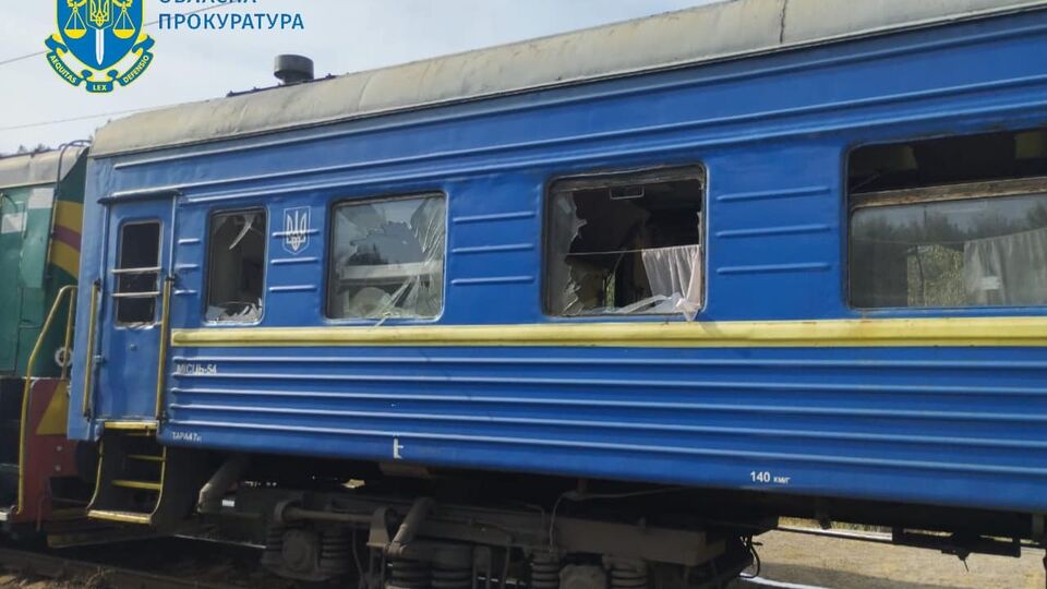Через російський обстріл дістали поранення машиніст, працівник станції і пасажирка поїзда №6605, розповіли у прокуратурі
