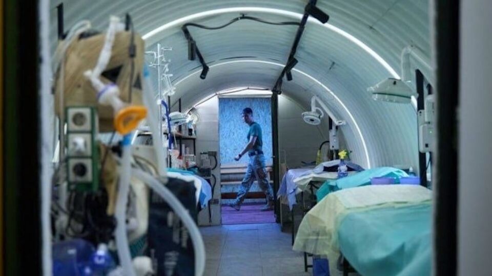 Госпиталь спроектировали на базе шести стальных бункеров
