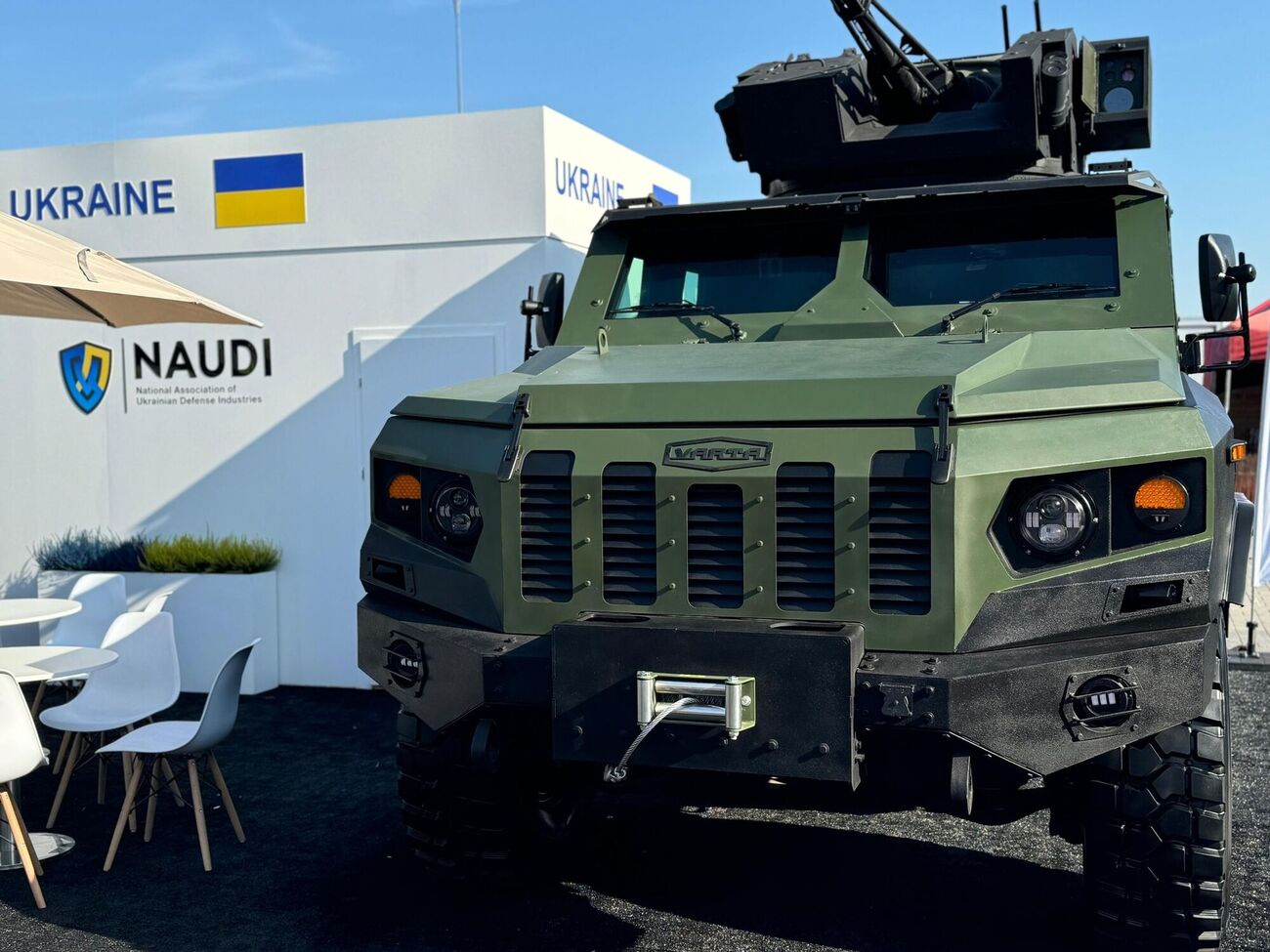 Бронеавтомобіль відповідає натовському стандарту STANAG 3 за класом балістичного захисту