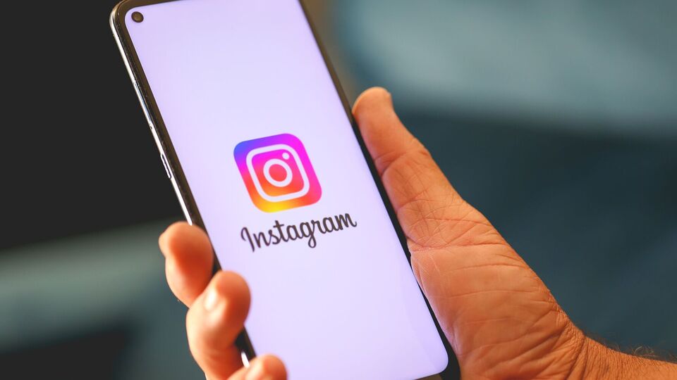 Instagram слушает, о чем говорят пользователи