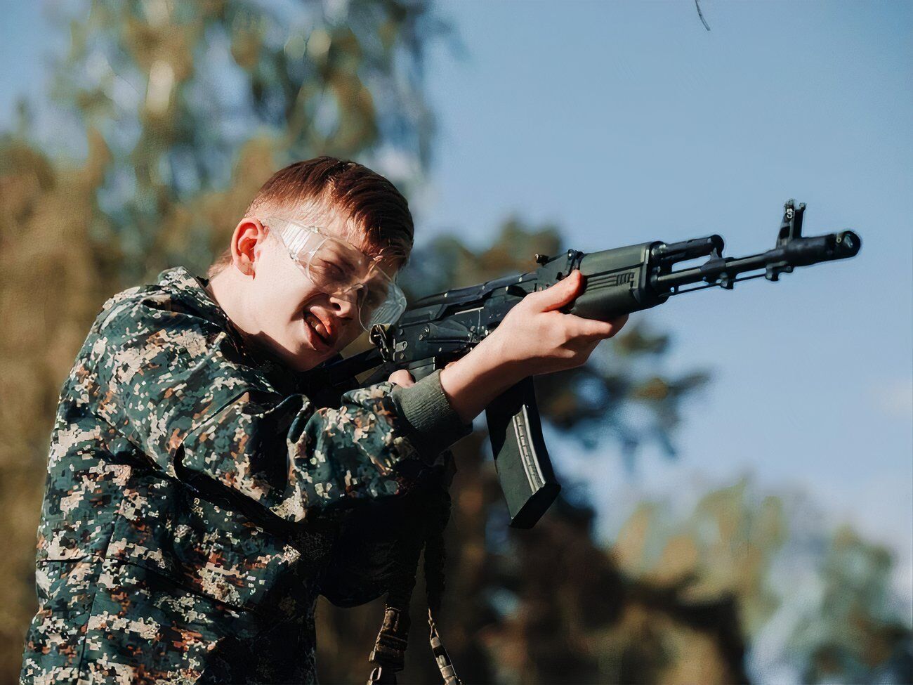 Росія вводить і фінансує новий модуль військової підготовки у школах