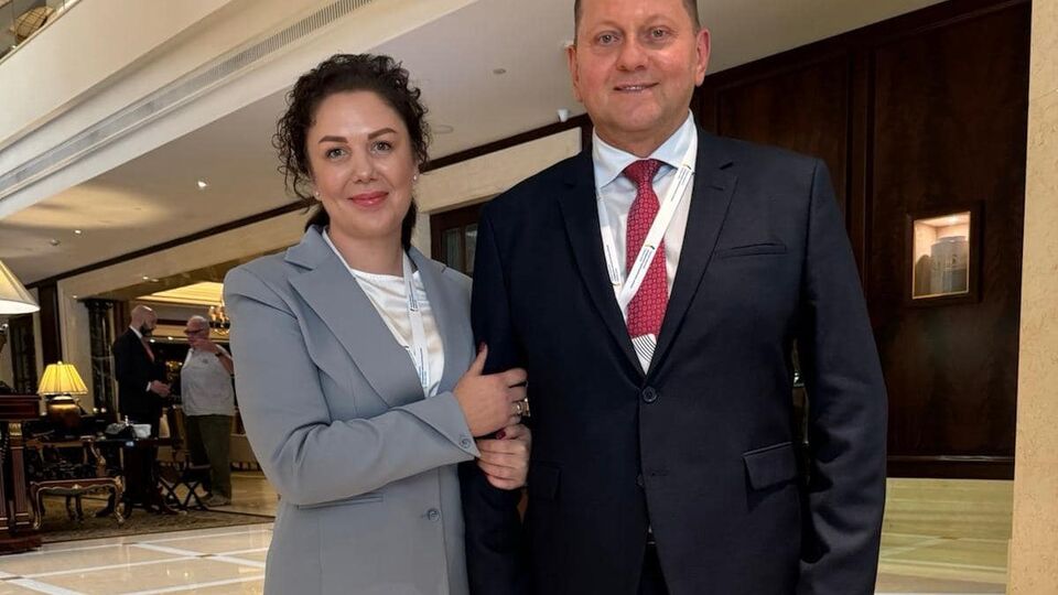 Залужный колебался по поводу "прыжка" через две ступени иерархии, пишет Долгоновская