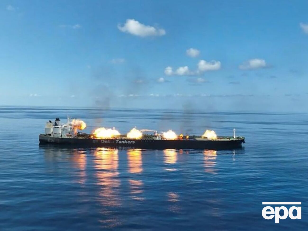 Хуситы снова напали на корабли с нефтью