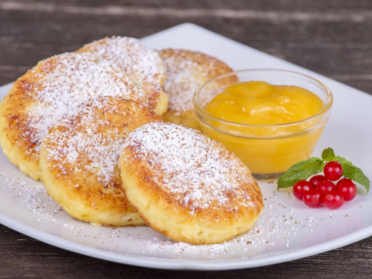 Сирники рекомендують подавати з варенням