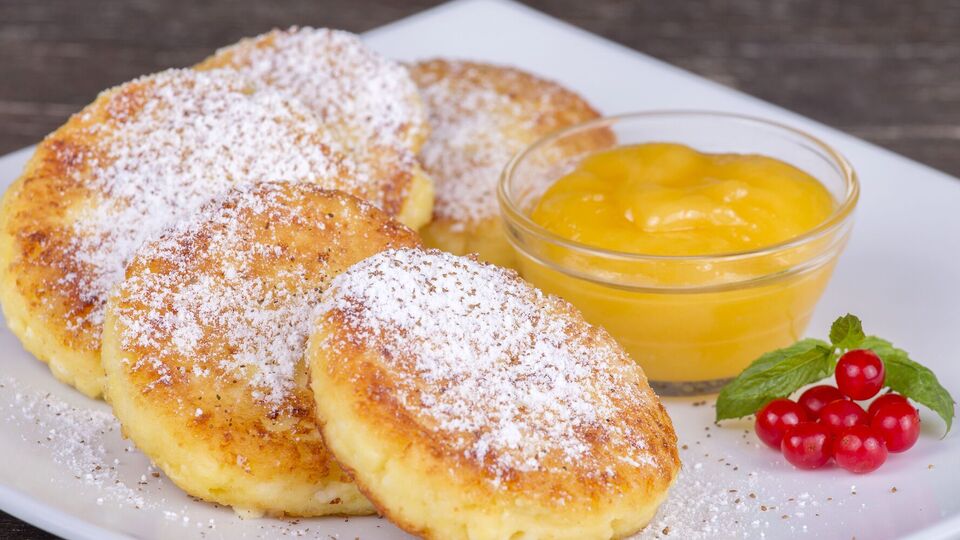 Сирники рекомендують подавати з варенням