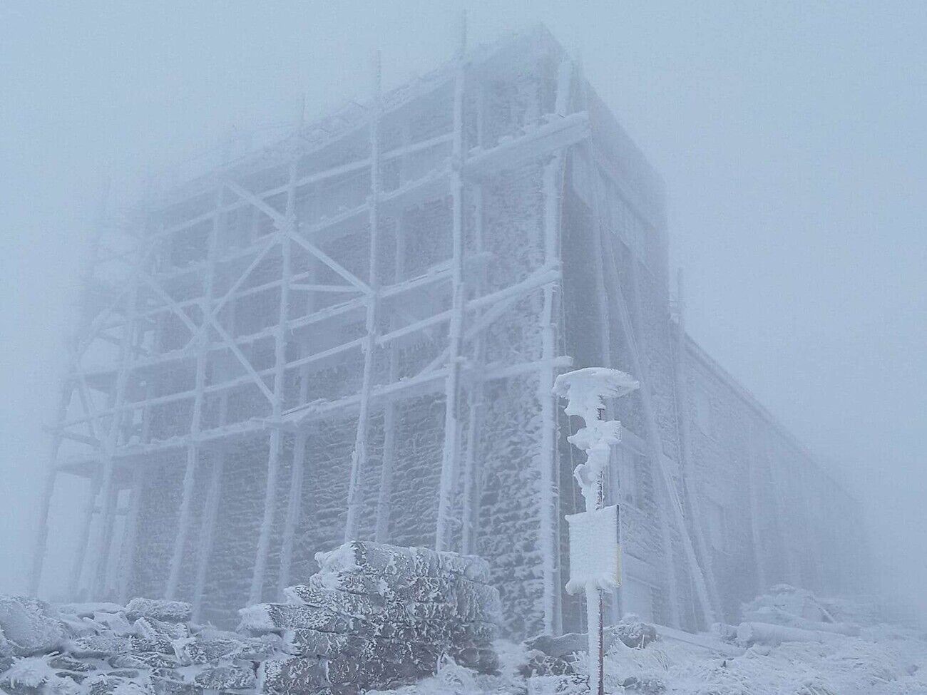 Первый снег этого сезона на горе Поп Иван