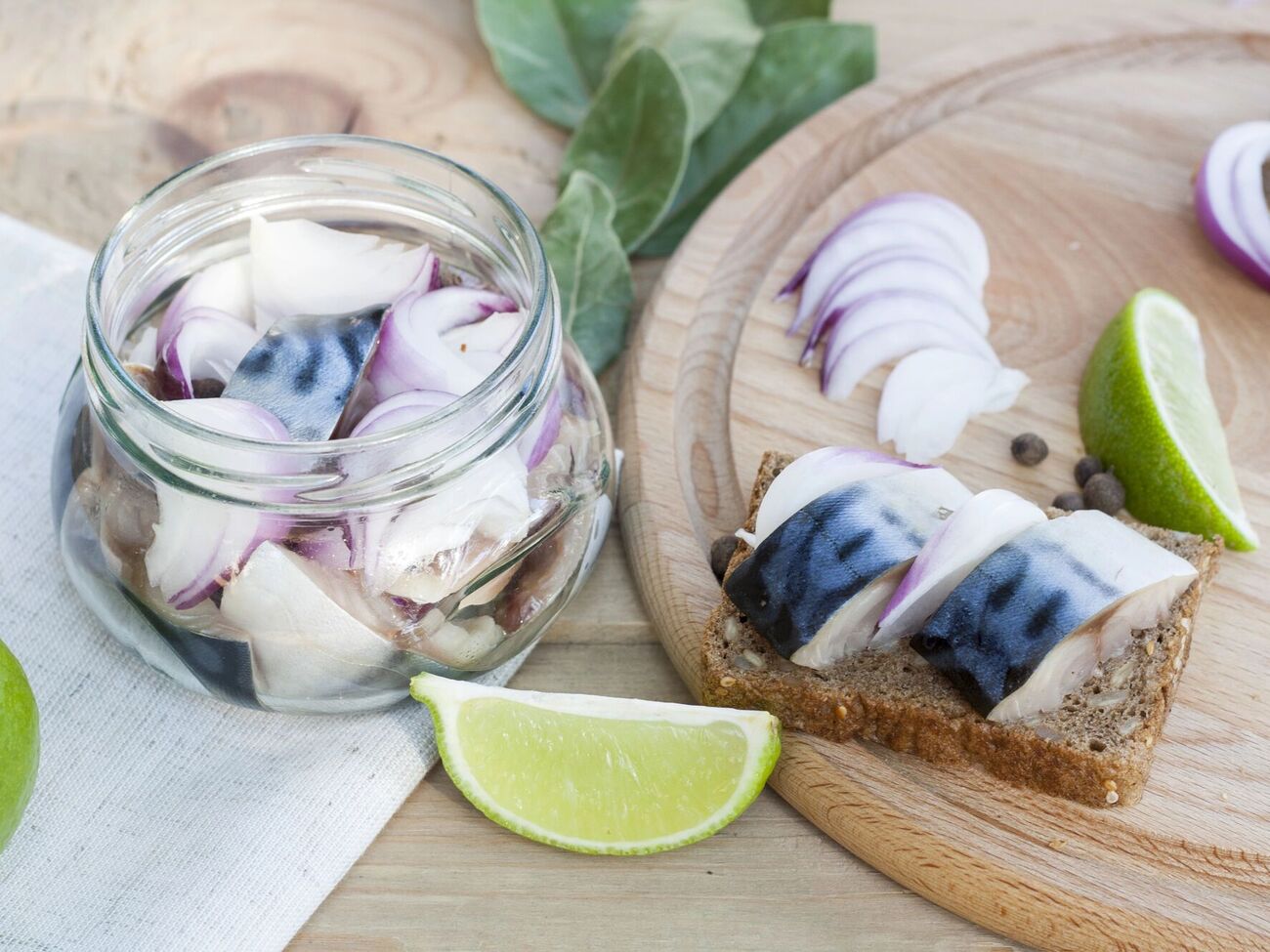 Скумбрию в домашних условиях готовят за одну ночь