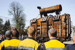В середине сентября на Контрактовой площади в Киеве открыли инсталляцию "Битва за свет"