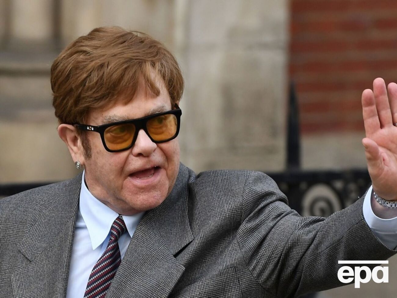 Элтон Джон: Я поправляюсь, но это чрезвычайно медленный процесс