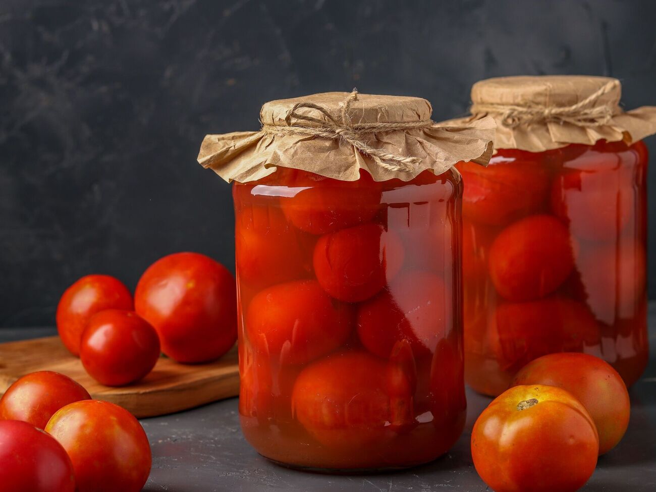 Помидоры нужно заливать крутым кипятком