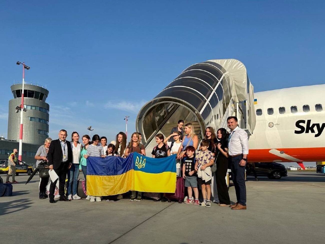 Серед евакуйованих є діти