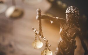 Домінік Пеліко, імовірно, підсипав у вечерю дружини седативні препарати й через інтернет запрошував чоловіків додому для наруги над жінкою