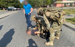 У 40-летнего задержанного изъяли оружие