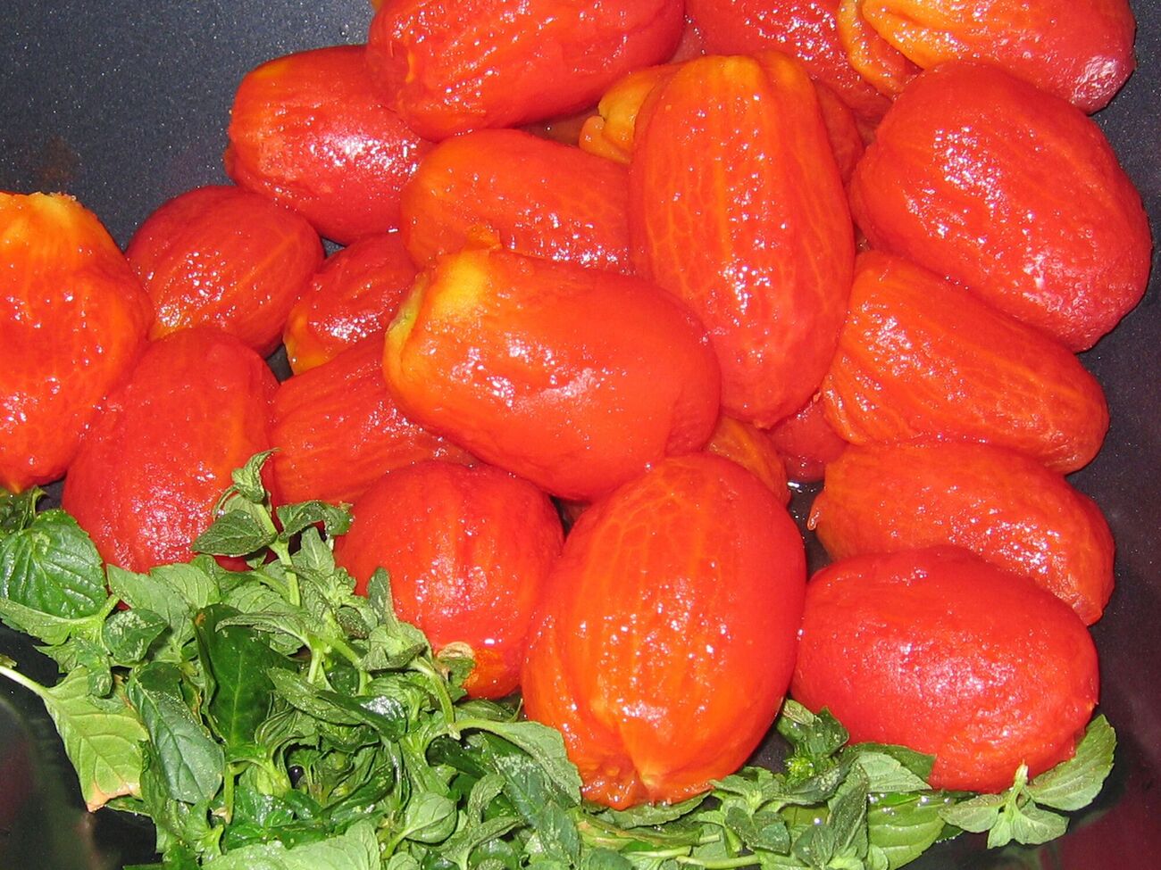 Кожуру с томатов нужно снять