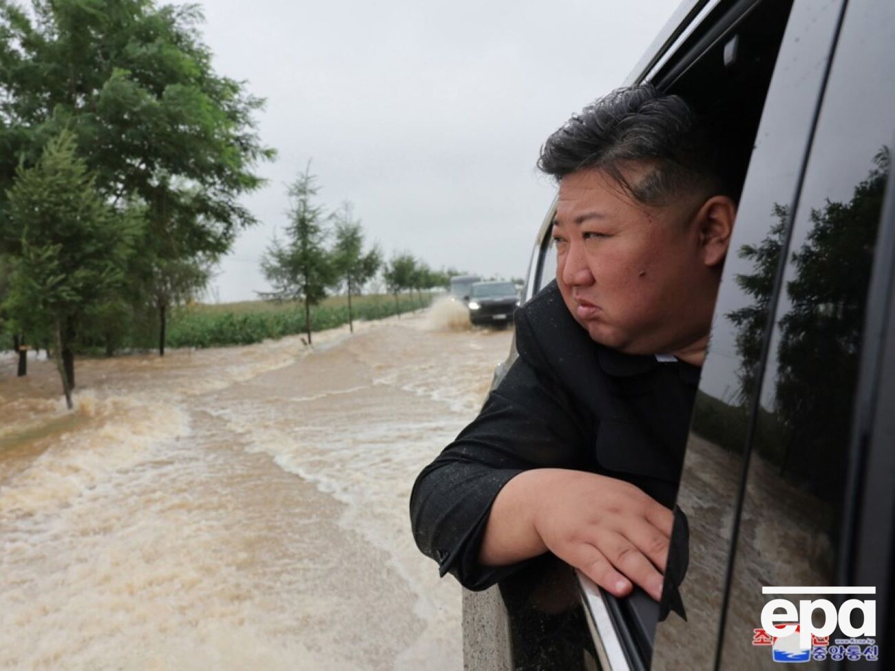 Ким Чен Ын приговорил к смертной казни руководителей районов, пострадавших от непогоды, сообщил Chosun
