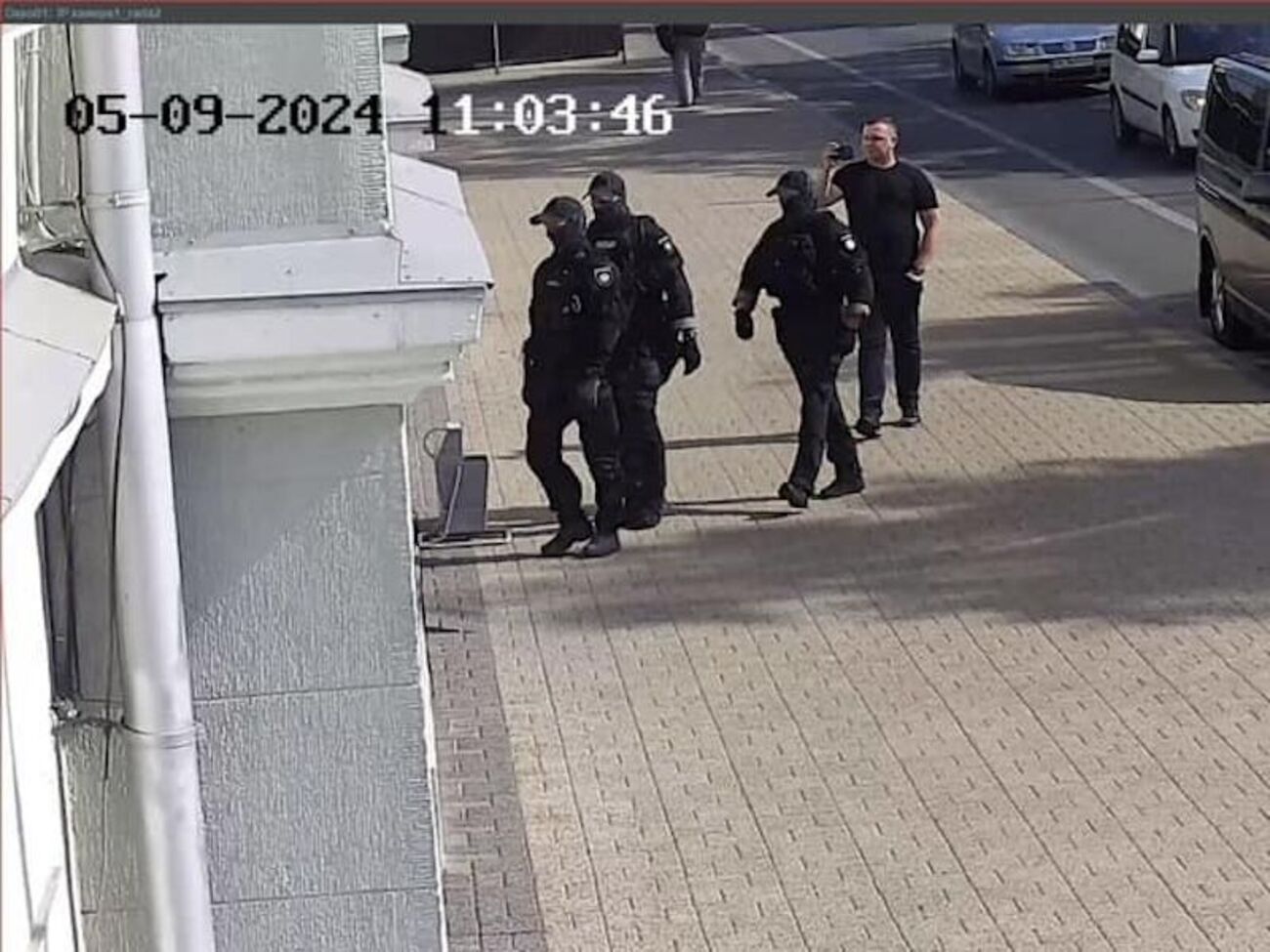 Александр Ломако заявил, что в Черниговский городской совет ворвались люди с автоматами