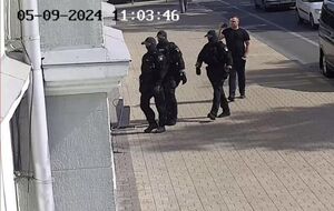 Александр Ломако заявил, что в Черниговский городской совет ворвались люди с автоматами