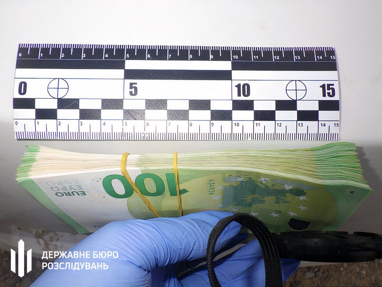 С желающих перейти границу лесник якобы брал €8 тыс.