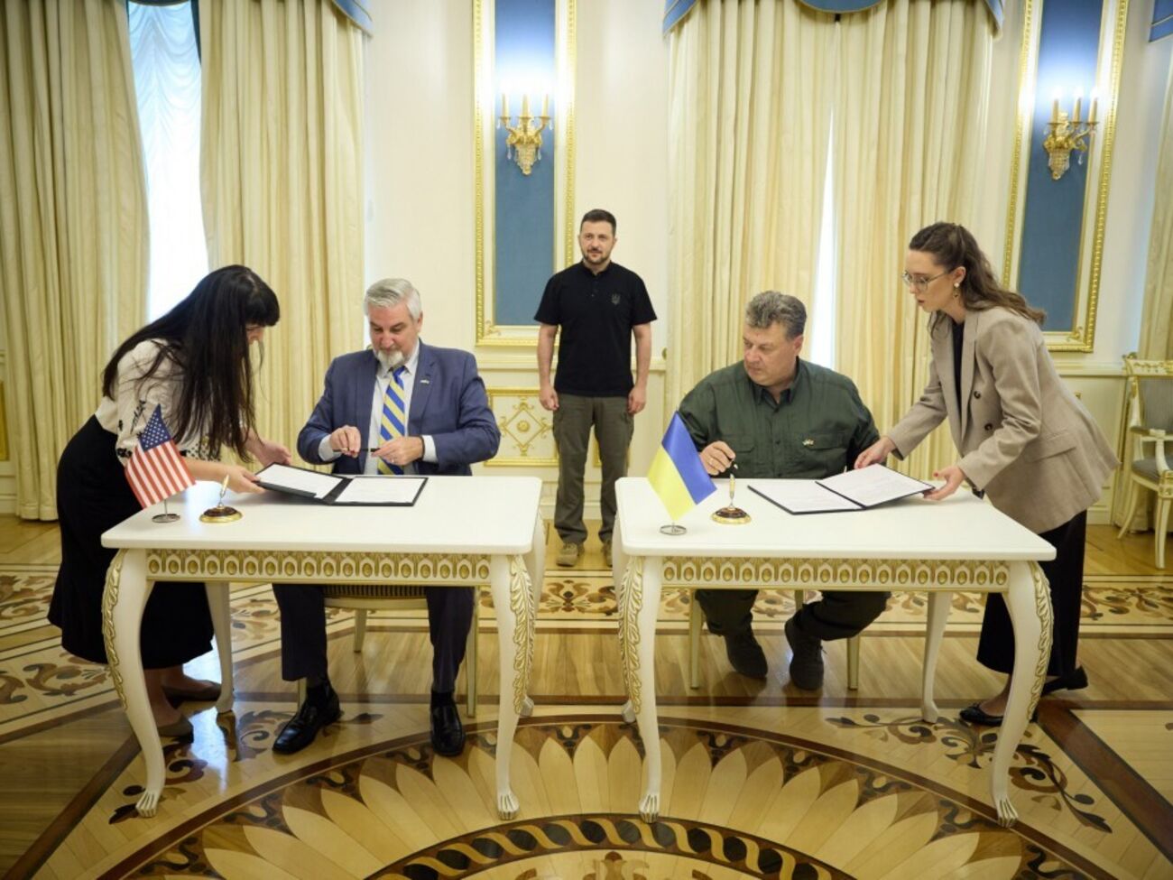 Меморандум о сотрудничестве в присутствии Зеленского подписали Холкомб и Бунечко