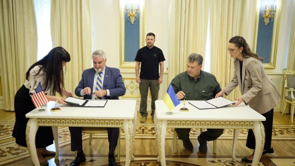 Меморандум про співпрацю у присутності Зеленського підписали Голкомб і Бунечко