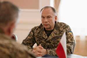 РФ перебросила в Курскую область десятки тысяч своих военных, в том числе десантников, рассказал Сырский