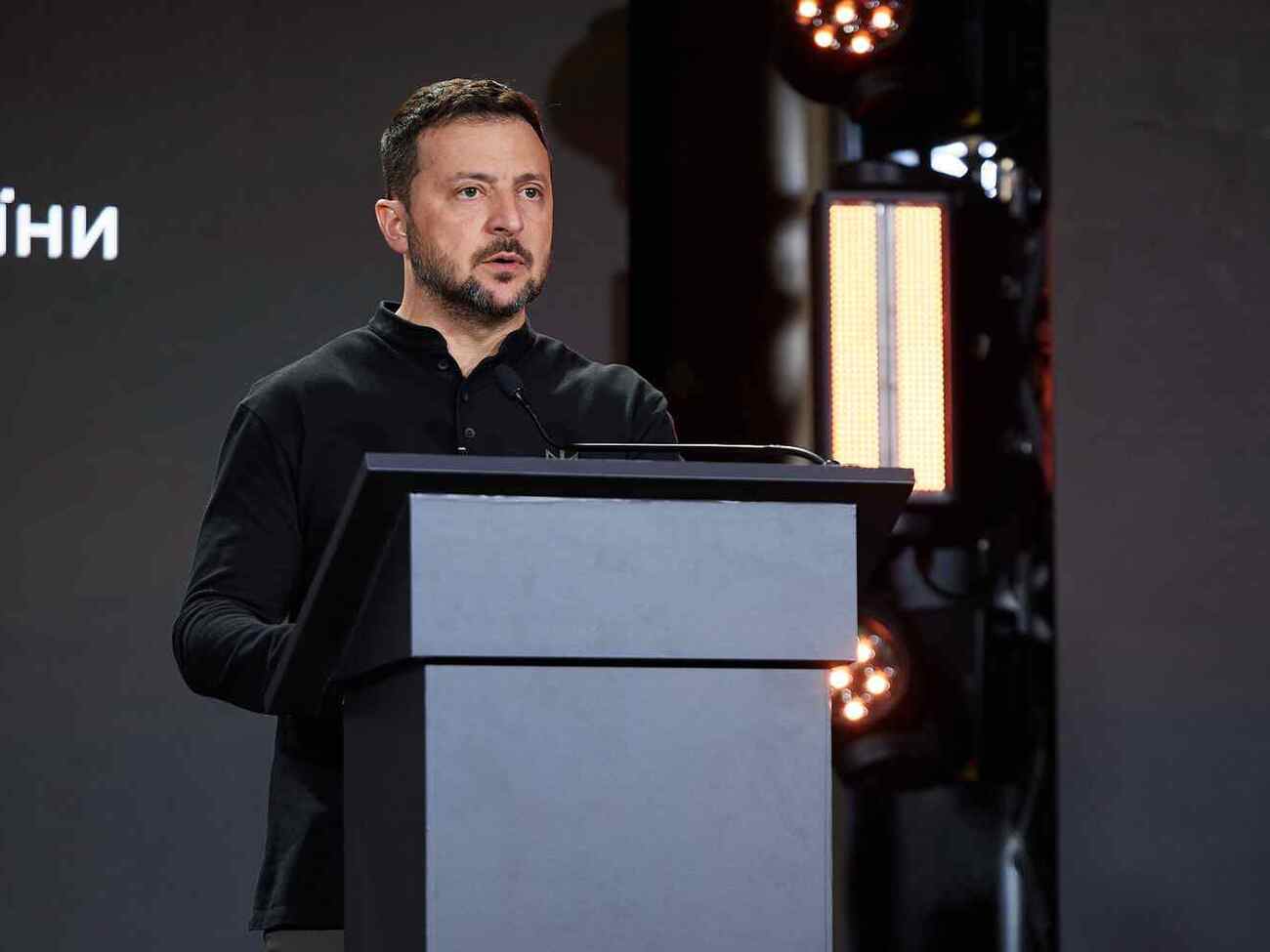 Зеленский подчеркнул, что РФ не успевает адаптироваться, если решения партнеров Украины быстрые