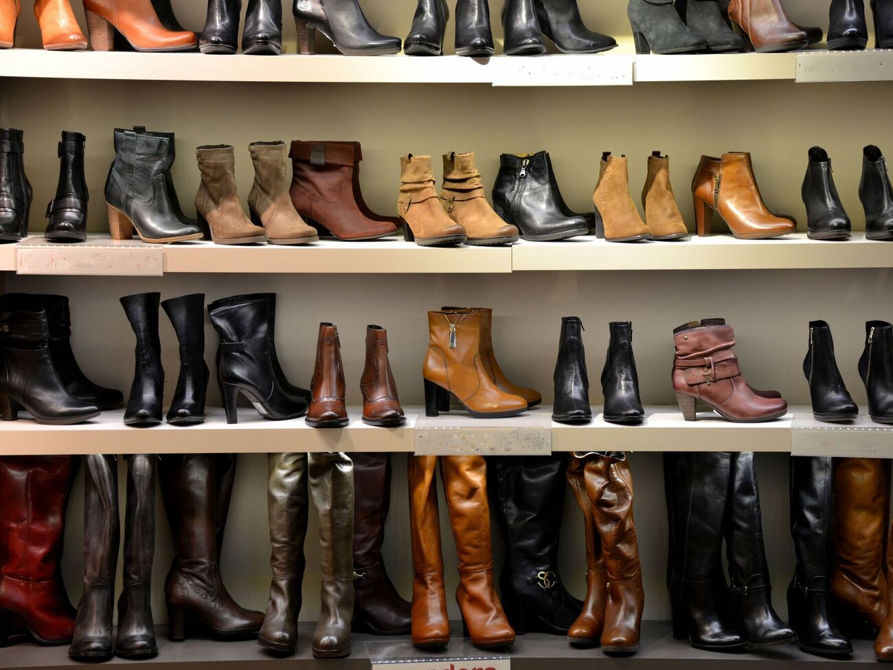 Высота каблуков не должна доставлять дискомфорт, а сами ботильоны должны быть максимально устойчивыми