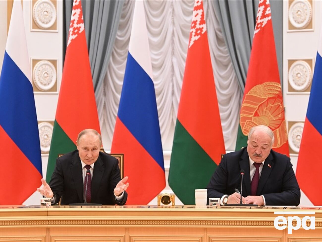 Тихановская назвала Путина и Лукашенко "двумя узурпаторами"