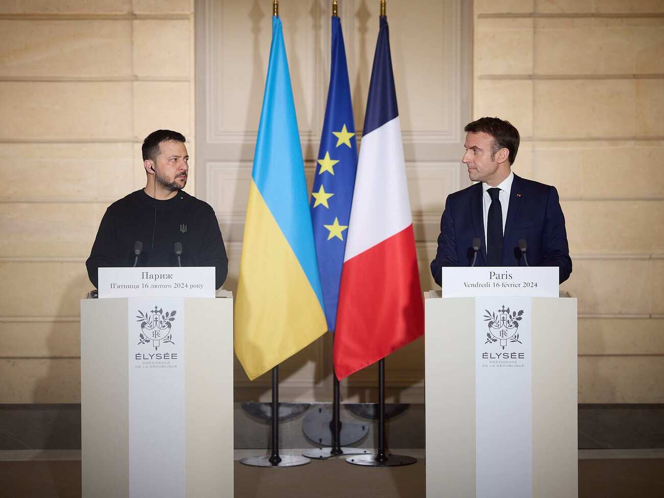 Зеленський зазначив, що поінформував Макрона про основні потреби України