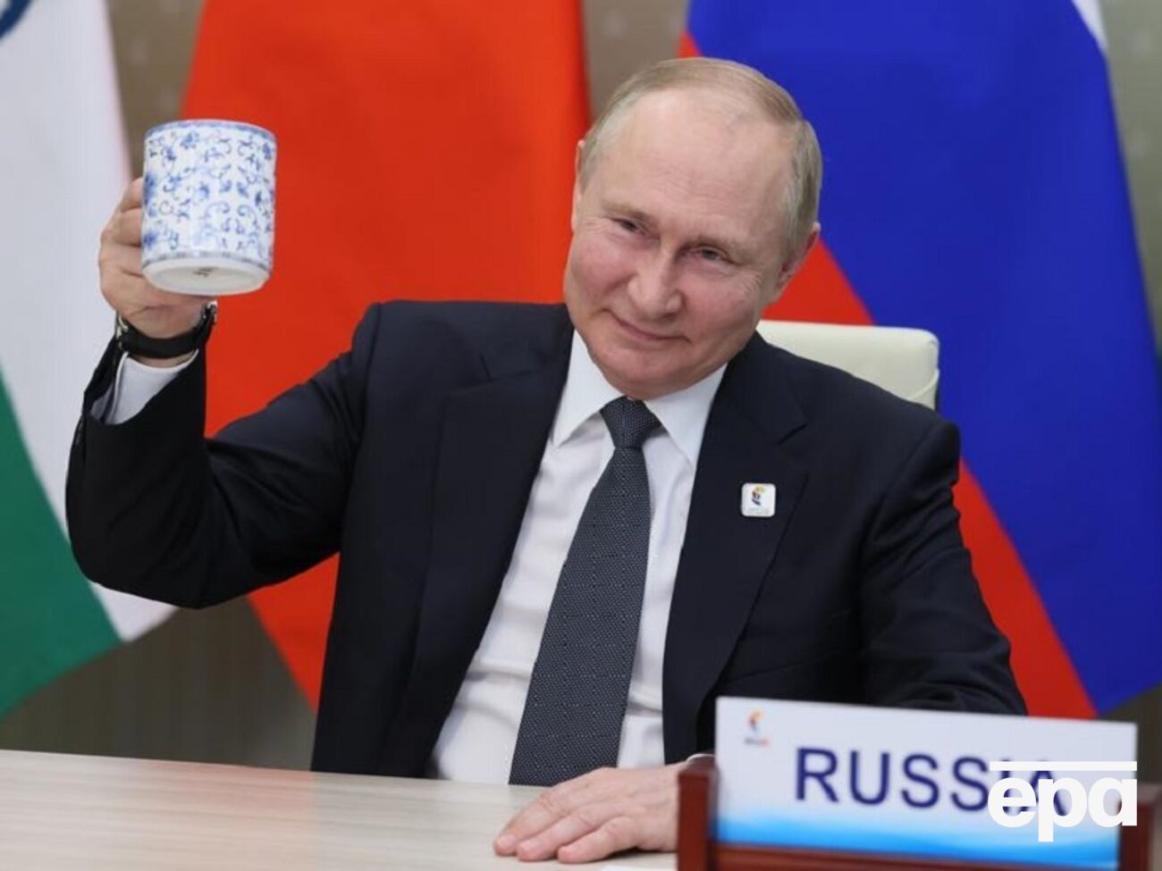 "Досье" пишет, что сыновья Путина, как и он сам, используют отдельные чашки