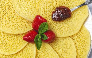 Марокканські млинці дуже смакують з медом