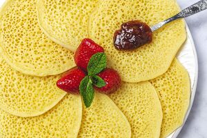 Марокканські млинці дуже смакують з медом