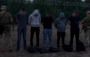Чоловіки планували йти замінованою місцевістю