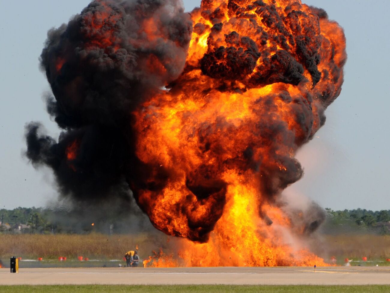 Взрывы в Воронежской области продолжаются уже несколько часов