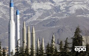 Иранские ракеты дальнего радиуса действия на выставке в Тегеране в 2023 году. The Times пишет, что РФ получила от Ирана не менее 200 ракет Fath-300