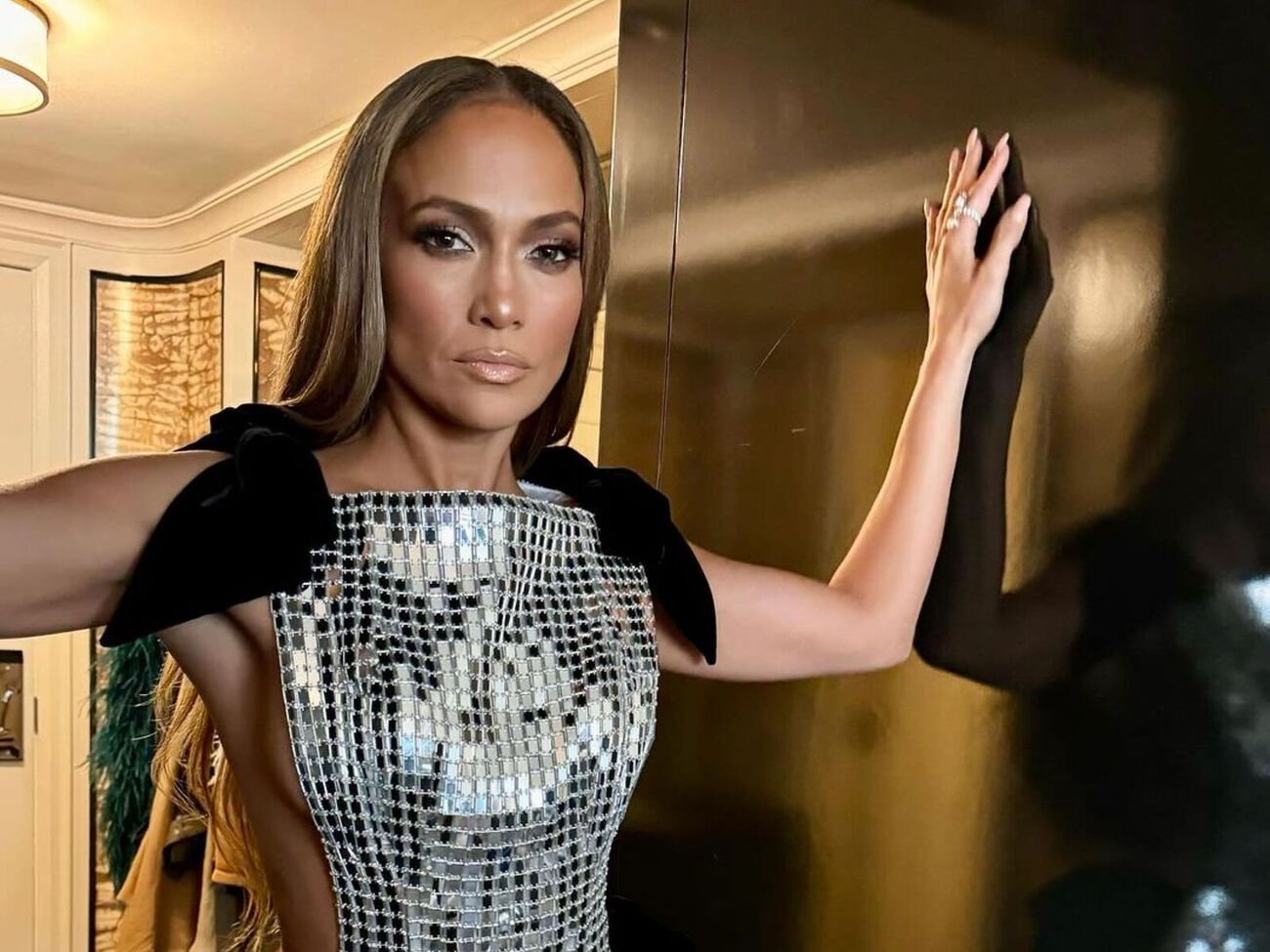 Лопес обрала для прем'єри блискучу сукню від австралійського бренда Tamara Ralph