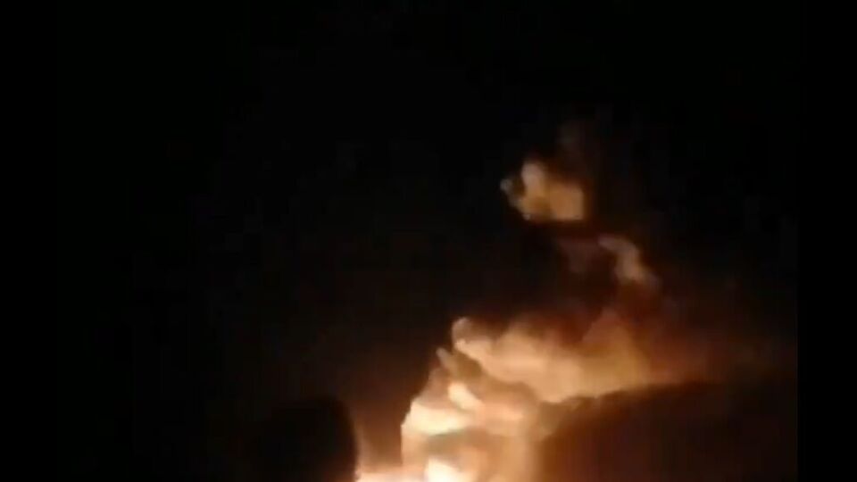 Детонация на складе боеприпасов продолжается с ночи