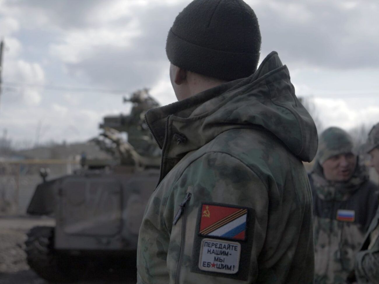 Фільм розповідає про окупантів як про "простих росіян", якими "маніпулюють через великі політичні ігри", пишуть критики