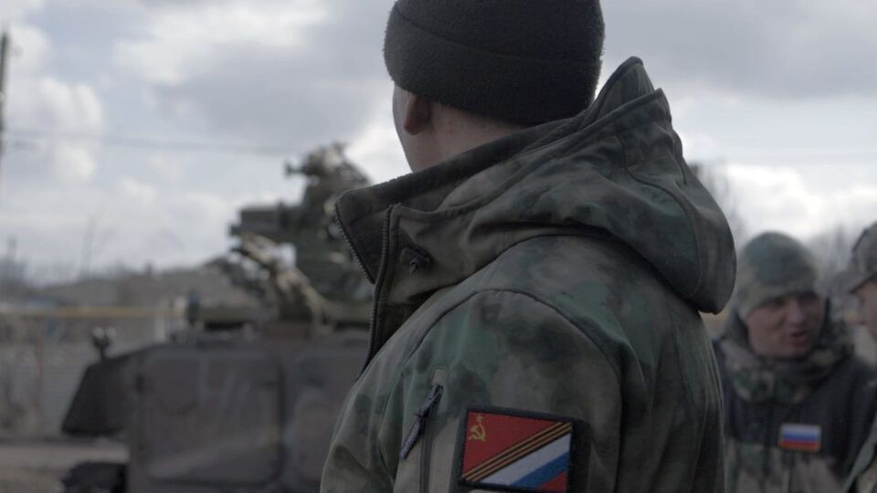 Фільм розповідає про окупантів як про "простих росіян", якими "маніпулюють через великі політичні ігри", пишуть критики