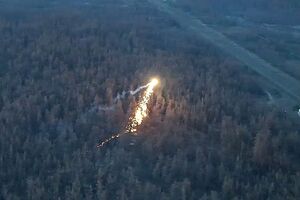 Дрон сбрасывает смесь под названием "термит"