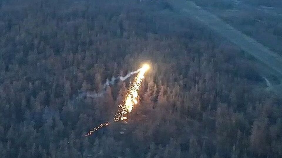 Дрон сбрасывает смесь под названием "термит"