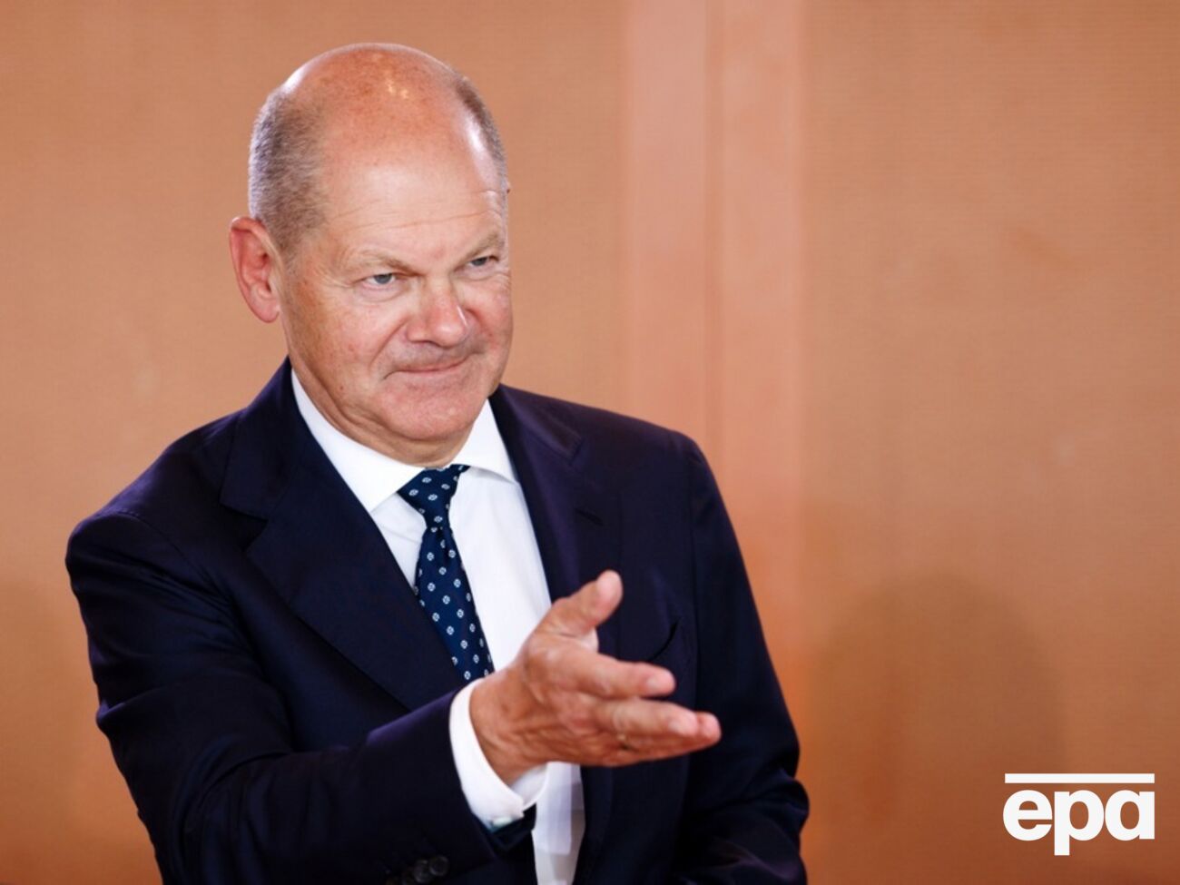 Шольц винит немецкую бюрократию в том, что сотни тысяч украинских беженцев остаются без работы