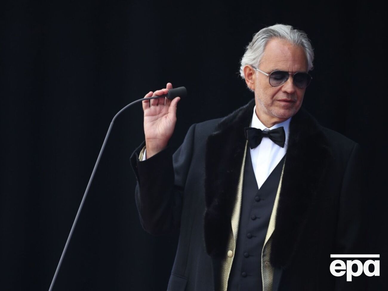 По словам Бочелли, он никогда не принимал никакой формы жалости, так как не видел в ней смысла