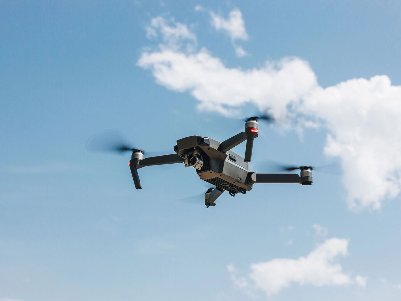 Росіяни здійснили атаку БПЛА по Херсону приблизно о 14.30, розповіли у МВА