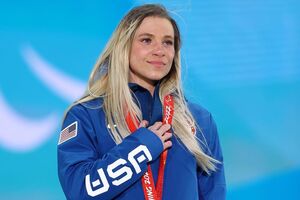 За словами Мастерс, їй сказали сховати наліпку перед стартом