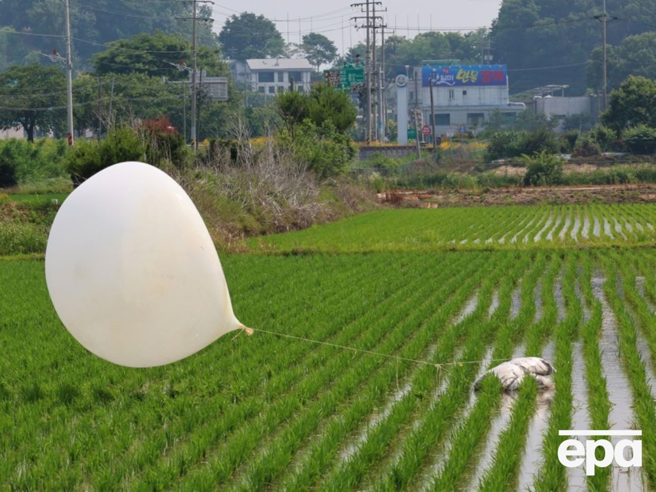 В субботу, 7 сентября, из Северной Кореи прилетело около 200 воздушных шаров с мусором