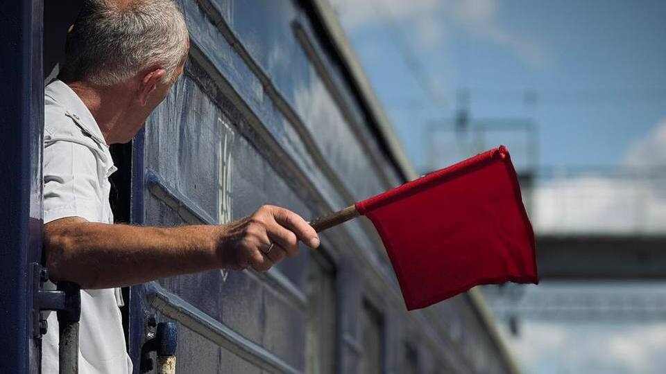 Низка поїздів спізнюється, а Білу Церкву об'їжджають