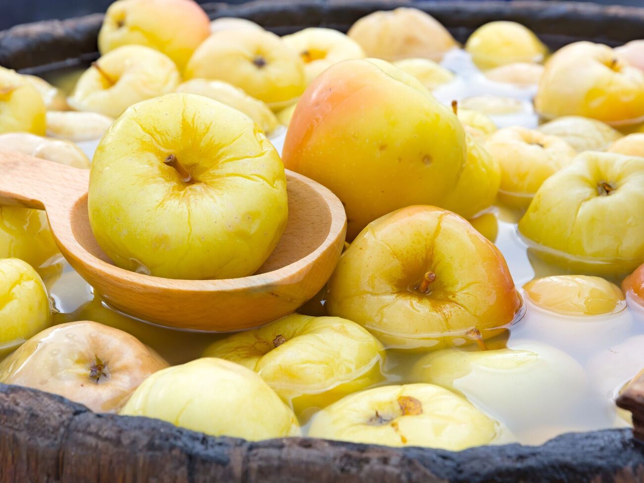 По этому рецепту квашения яблоки остаются твердыми