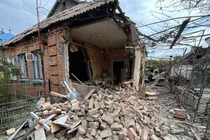 Окупанти били по житлових будинках